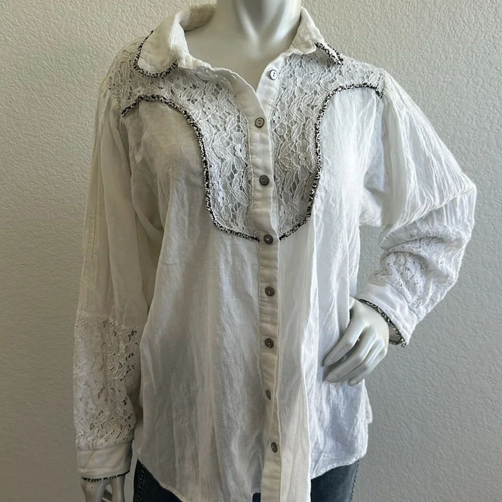 POL Enchanting Escapes Button Up In Ivory - Picture 10 of 11